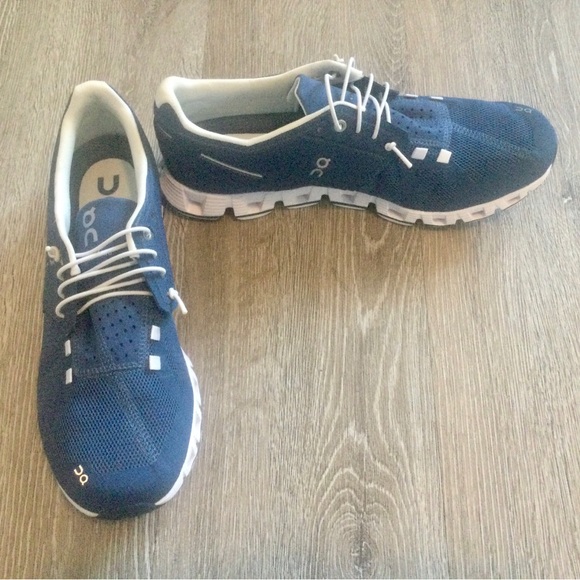 NWOT ON CLOUD Trainers. - Picture 2 of 5